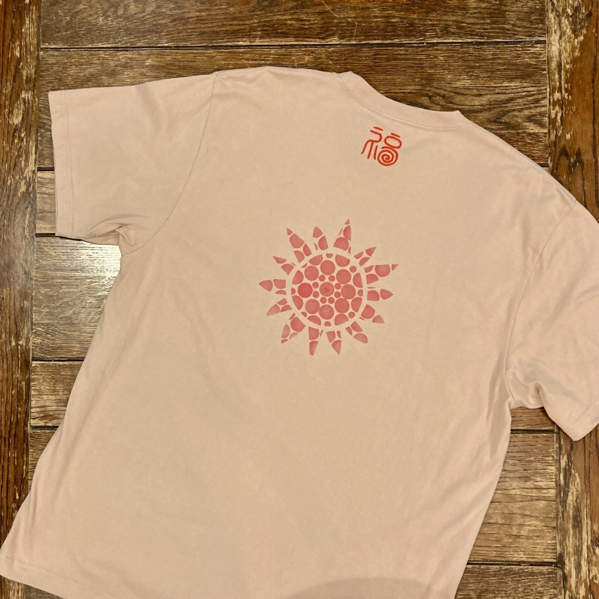 画像3: shiii+po　三毛オスの招き猫+GOOD LUCK+太陽型スタンプ+福の背守りTee size XXL (3)