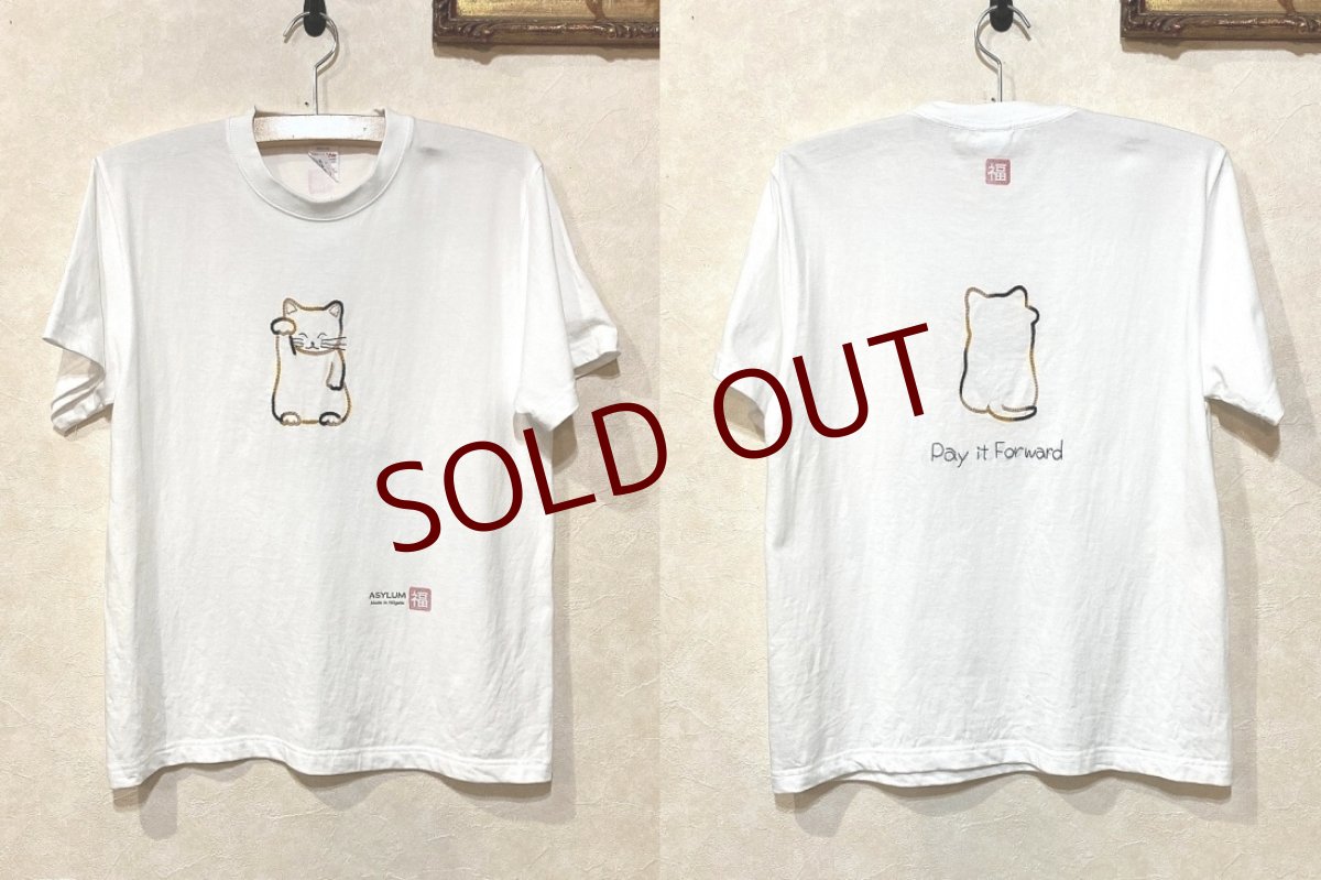 画像1: shiii+po　三毛オスの招き猫 表裏＋「Pay It Forward」 size M (1)
