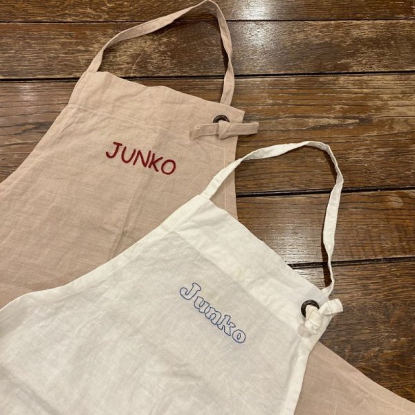 画像1: 【参考商品】 オーダーお名前刺繍 at エプロン for Junko (1)